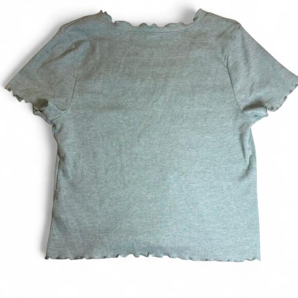 Wild Fable Light Green Cropped V-Neck Ribbed Tee Women’s Size Medium - Picture 2 of 4